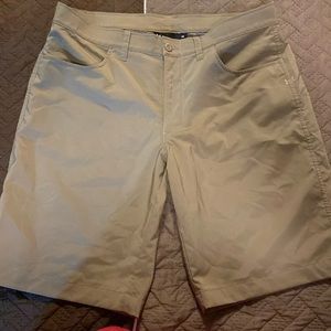 Men’s Under Armour Khaki shorts
